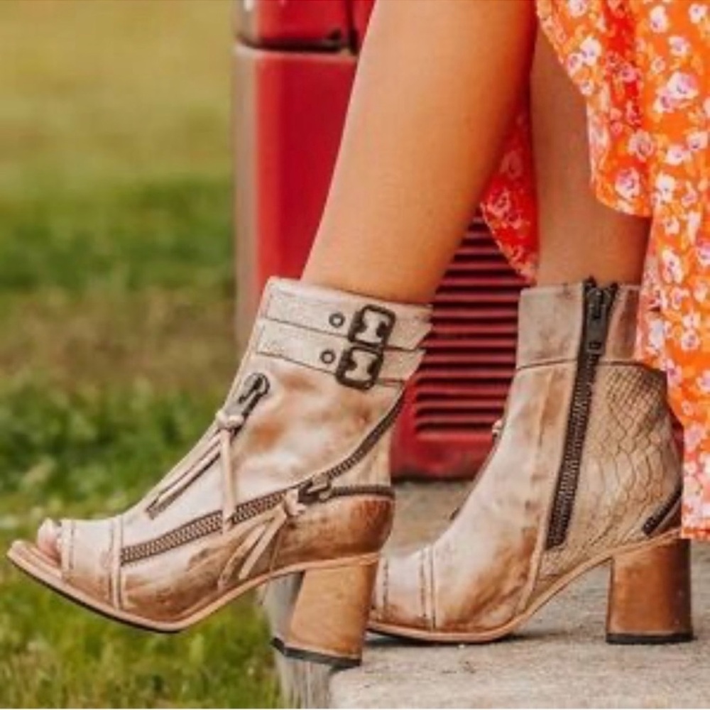 Freebird by Steven Zombies Size 7 Tan  Heeled Boots